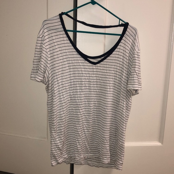 COTTON ON Soft crew neck t shirt w back cut-out - Picture 2 of 3